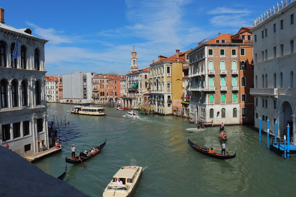 
昼のサン・マルコ寺院とリアルト橋からの景色

