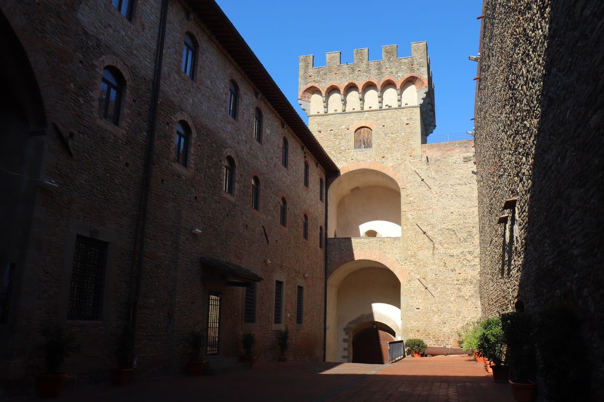 
イタリアの最も美しい村
スカルペリーア

ここは先生の手伝いをしてた論文...
