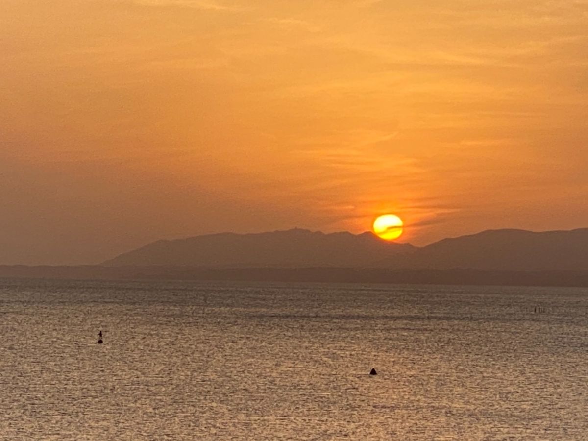 島根県立美術館からの宍道湖の夕陽
噂どおり綺麗でした🌥