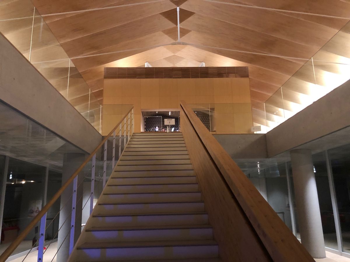 木のいい匂いに癒された〜
ライブラリーは誰でも入れる所と宿泊者専用の2箇所。