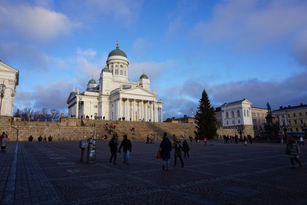 フィンランド・ヘルシンキ「フィンランド年越し旅行」の写真：1.ヘルシンキ大聖堂
2.マーケットのラ...