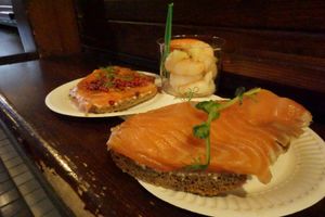 1.ヘルシンキ大聖堂
2.マーケットのランチ
　サーモンサンドとシュリンプ...