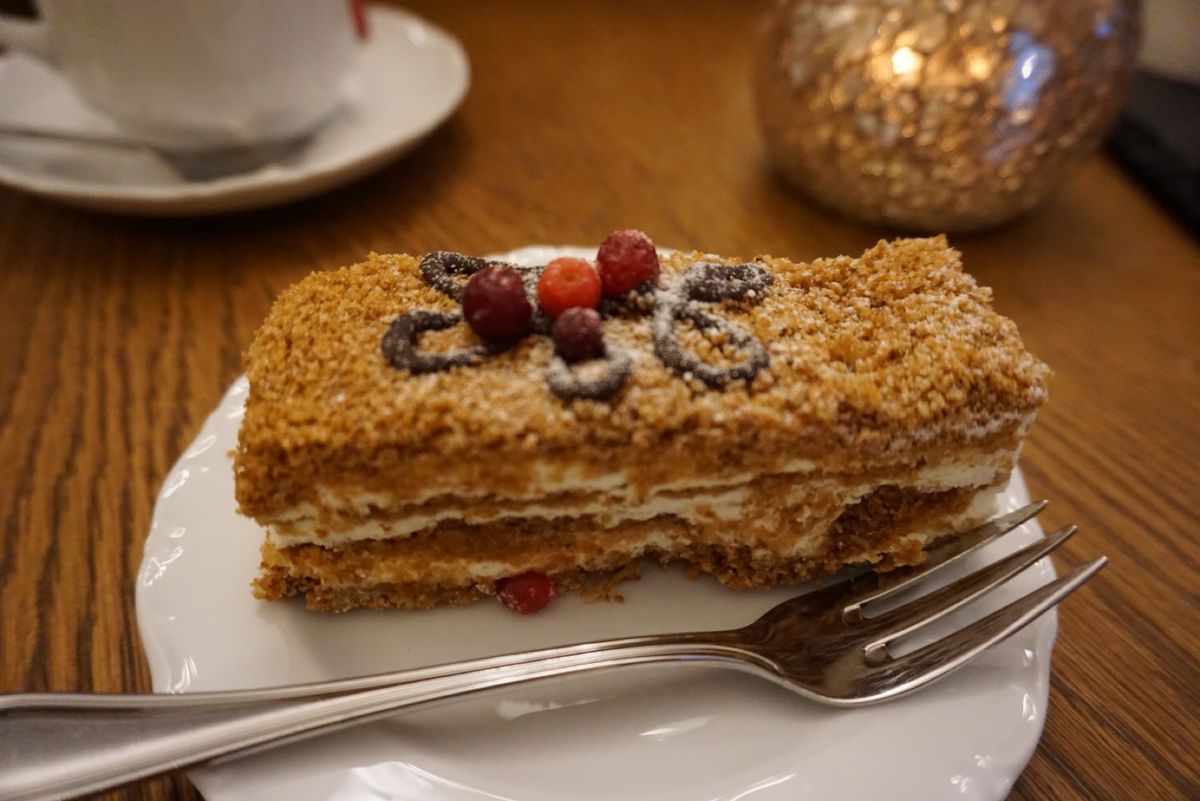 1.オブジェ
2.老舗カフェの蜂蜜ケーキ🍯
3.ハリポタちっくなオブジェ
...