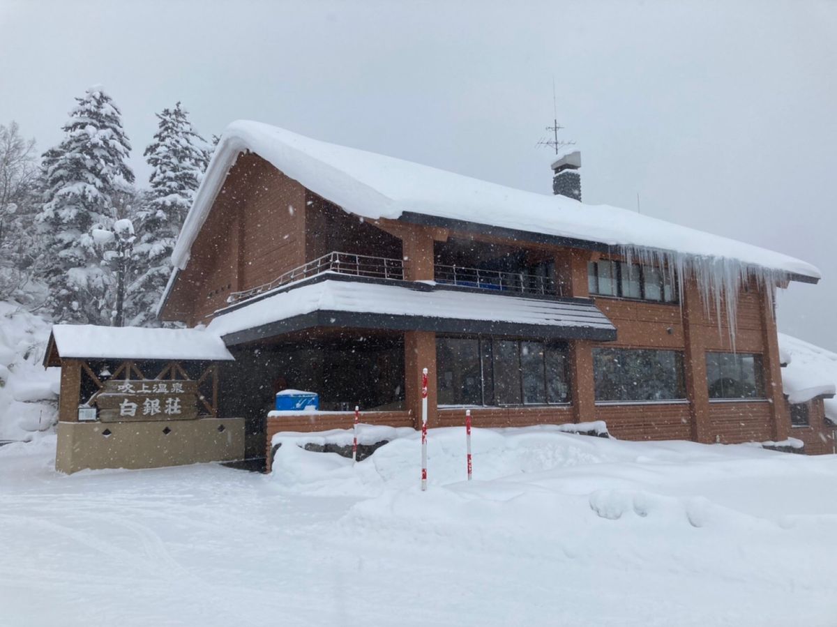 雪の中の激アツな温泉と、サウナ。