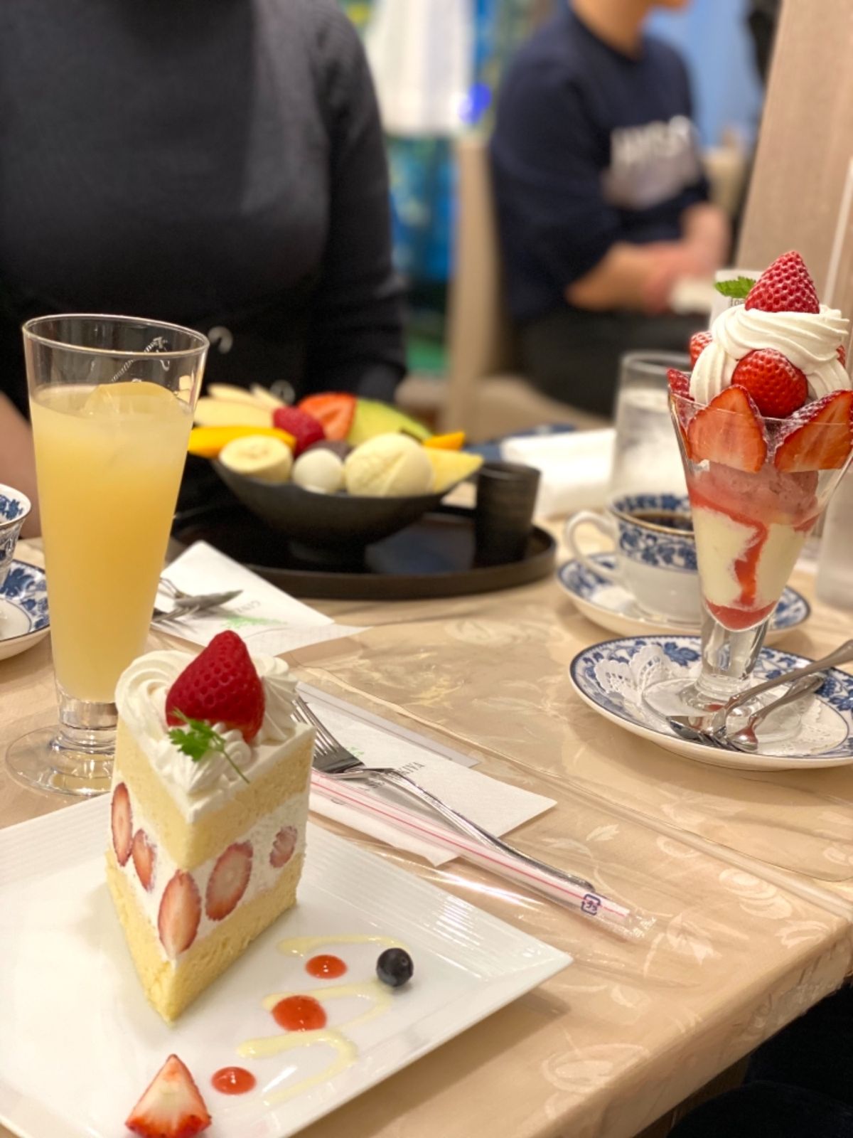 買い物に疲れて
千疋屋で休憩

高いけどやっぱ安定の美味しさ❤️