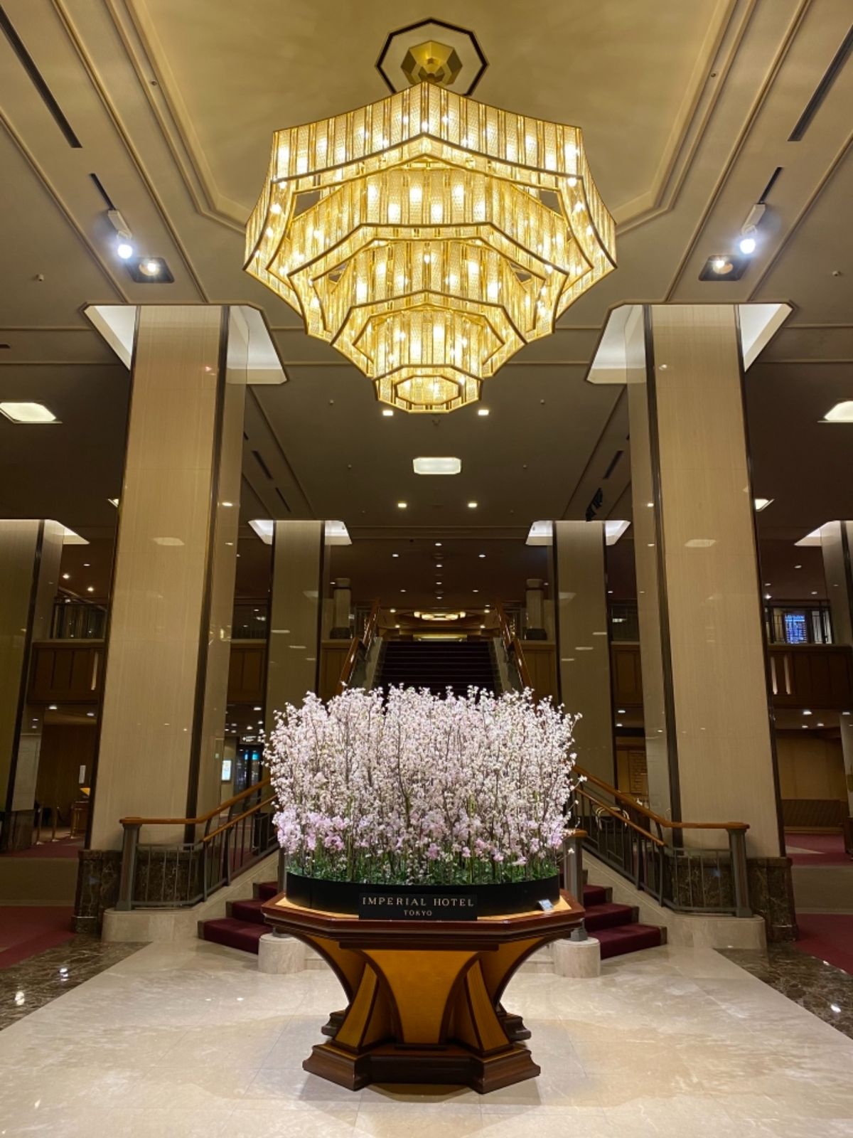 急遽延泊することになったので
友達が宿泊してた帝国ホテルに便乗することに
...