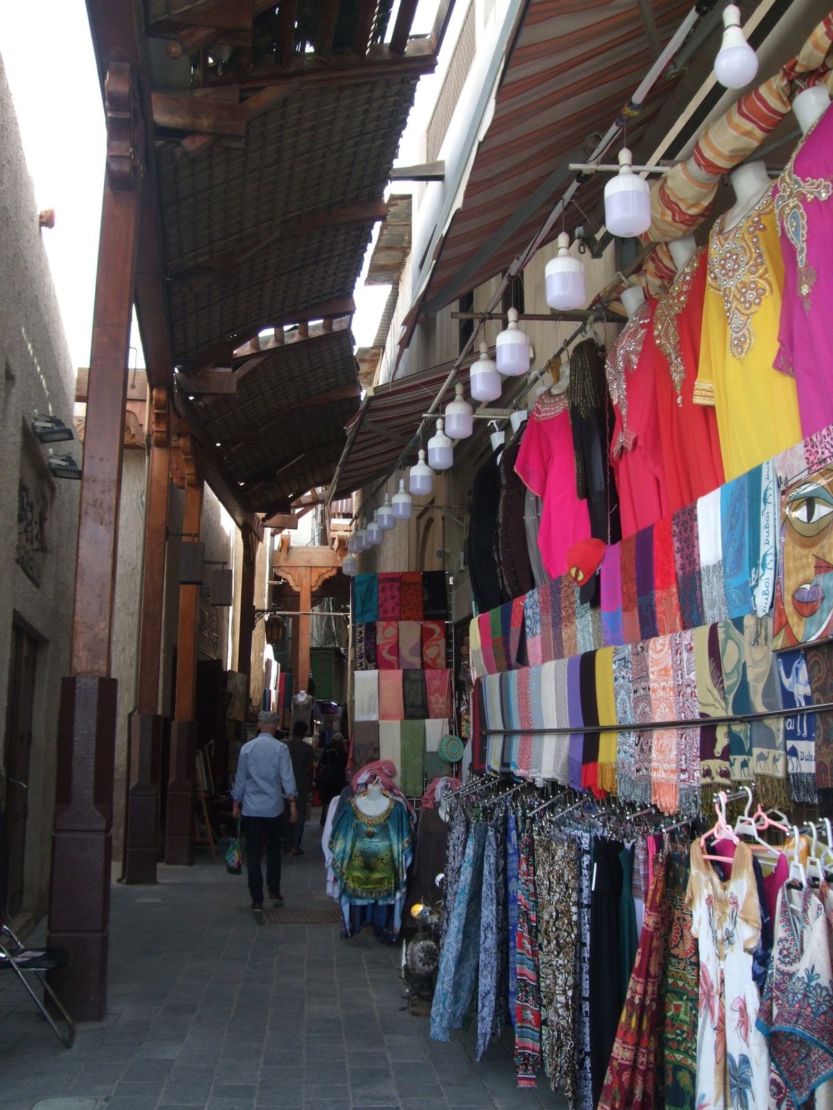 ドバイのクリーク　新しい旧市街　スーク　最後は雨の翌日発生した雲海(高層ホ...