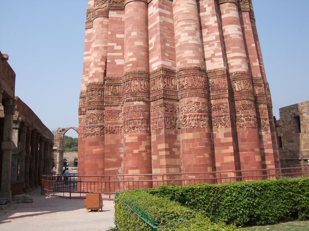 古い写真だしみんな行く場所だが・・デリー近郊　クトゥブ・ミナールとフマーユーン廟