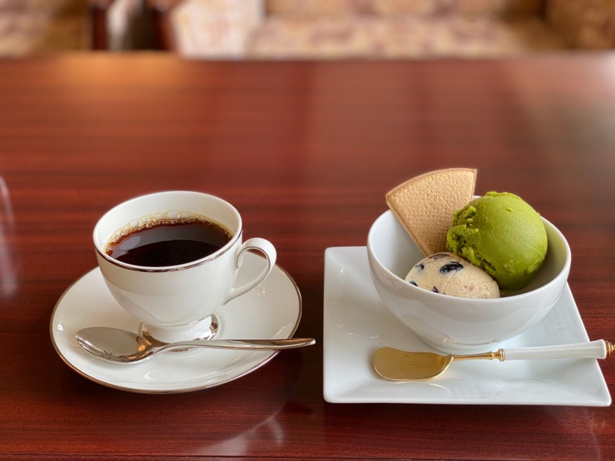 足立美術館の中にある喫茶店、翆

大きな窓で枯山水ゆっくりとみれるの贅沢〜...