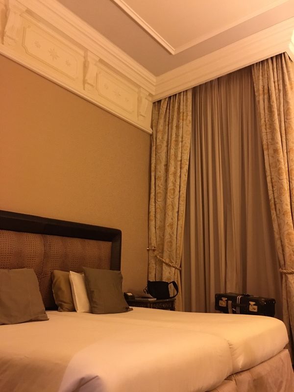 イタリア・ローマ「ローマ旅行」の写真：天井が高いホテルのお部屋