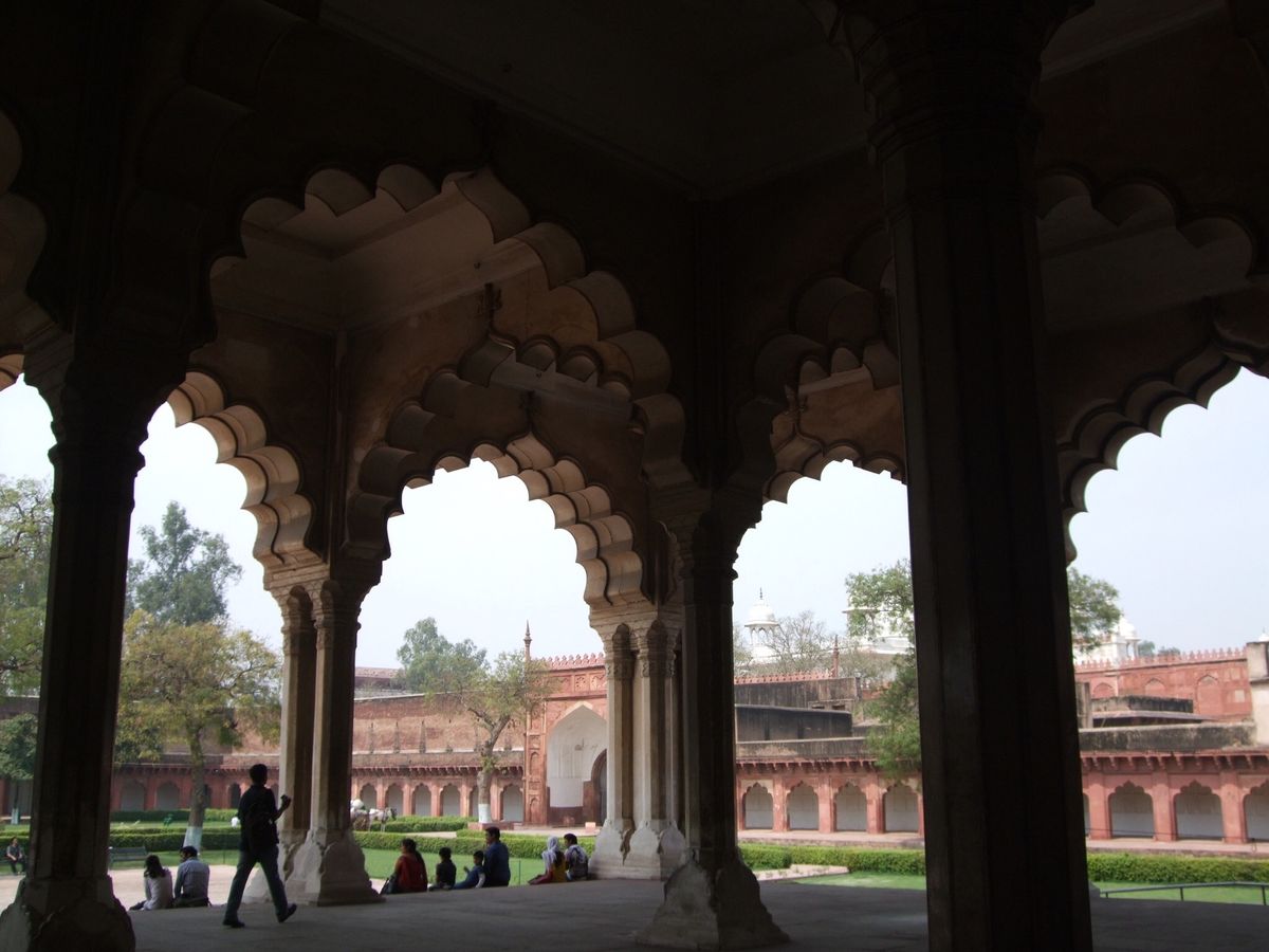 アーグラーから西に40キロの遺跡ファテープル・シークリー
ムガル皇帝が建て...