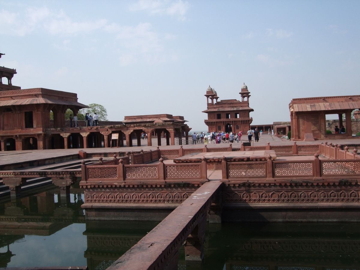 アーグラーから西に40キロの遺跡ファテープル・シークリー
ムガル皇帝が建て...