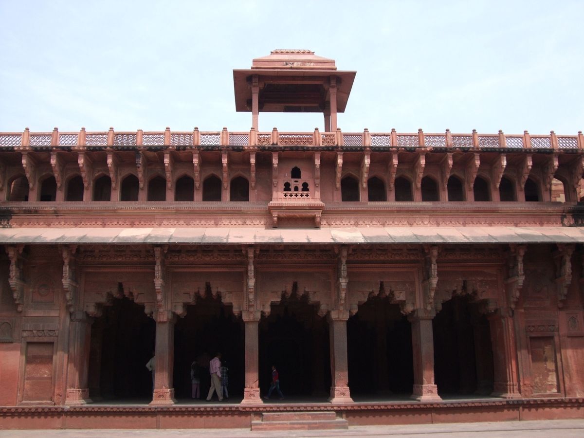 アーグラーから西に40キロの遺跡ファテープル・シークリー
ムガル皇帝が建て...