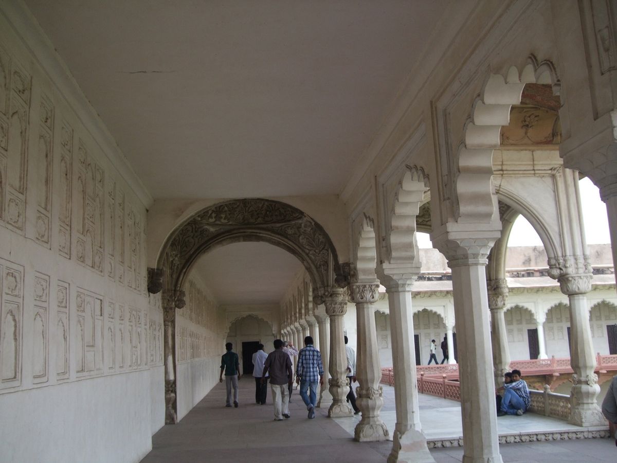 アーグラーから西に40キロの遺跡ファテープル・シークリー
ムガル皇帝が建て...