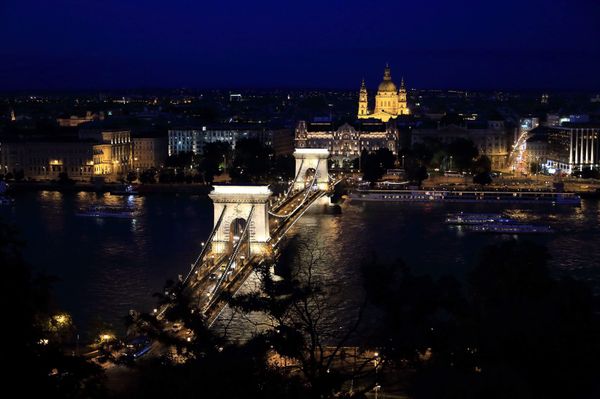 ハンガリー・ブダペスト「ハンガリー」の写真：夜でも出歩きやすい