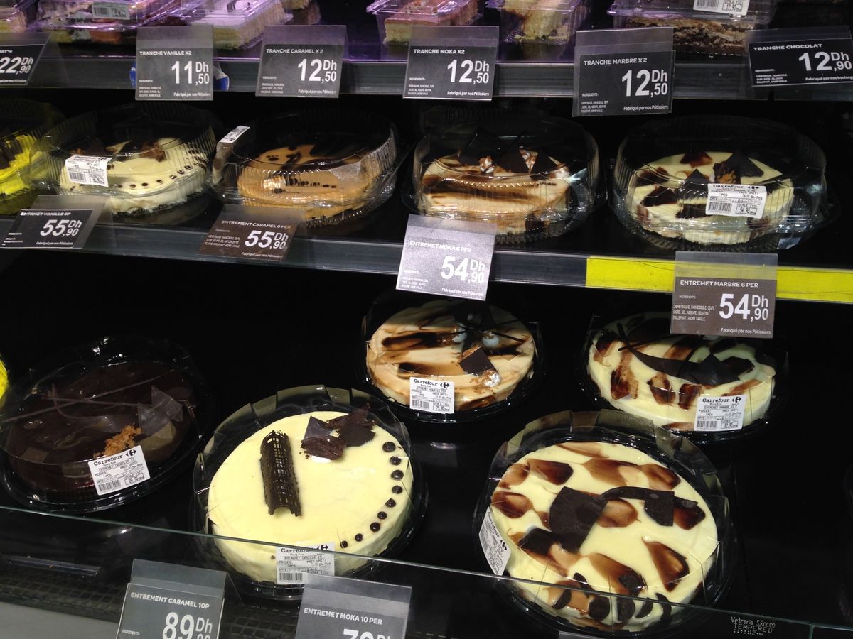 モロッコのシャウエン付近のスーパー。
サフランや香辛料などは計り売り。
デ...