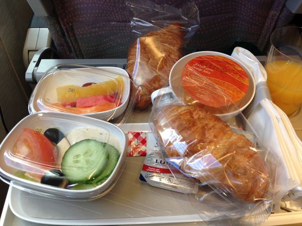 モロッコ「憧れの砂漠モロッコ」の写真：エミレーツ航空の機内食です。
1枚目の朝...