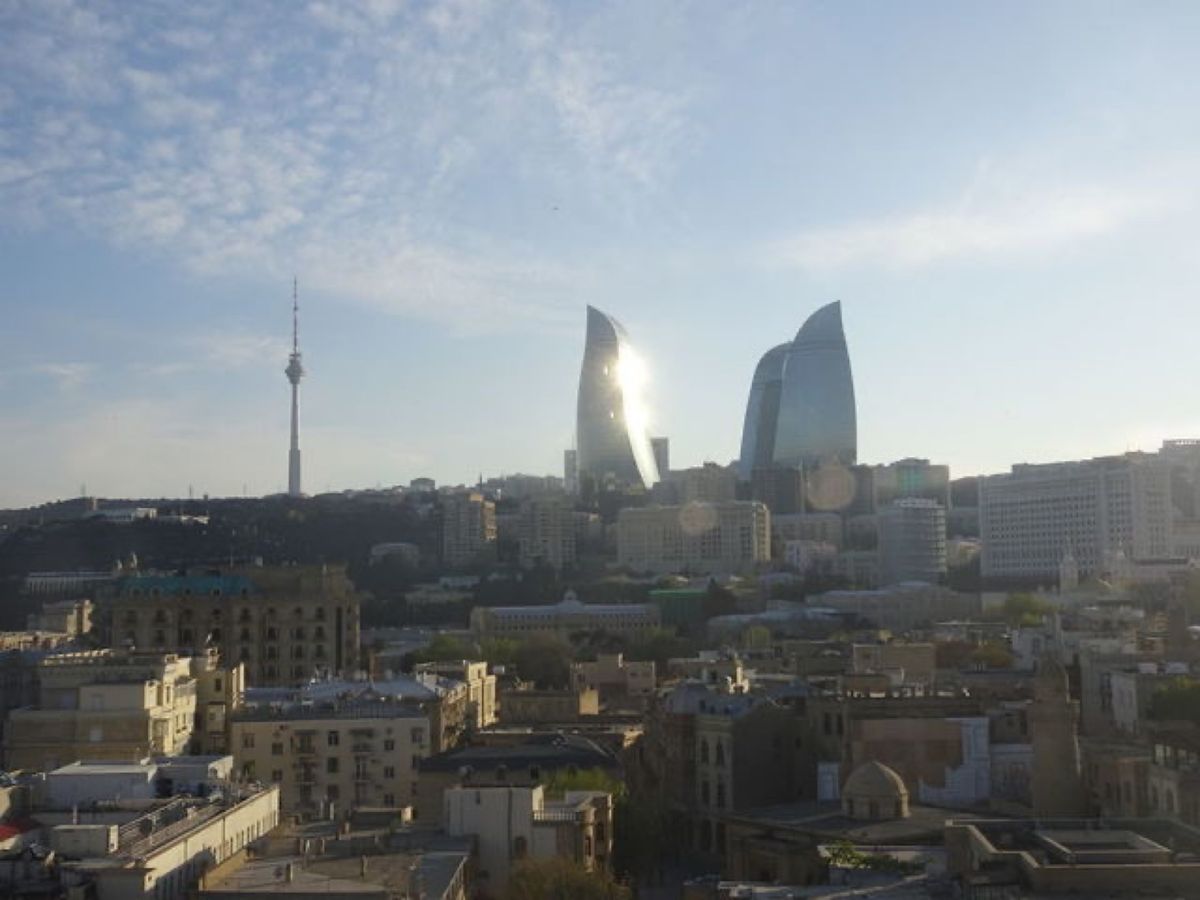 1枚目は乙女の塔、2枚目は乙女の塔の屋上から見たフレーム・タワーズとテレビ...