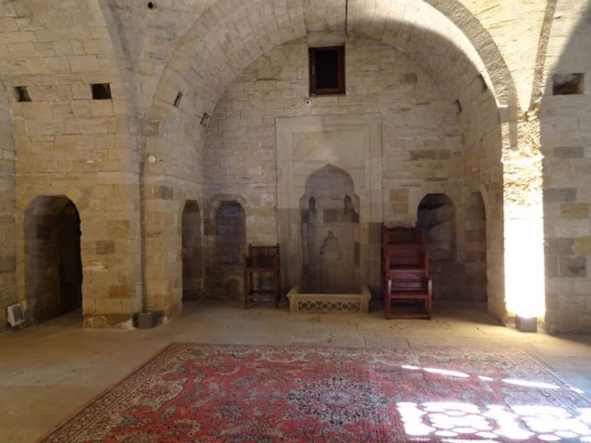 全ての写真はシルヴァンシャー宮殿 のもので、1枚目は宮殿、2枚目はセイッド...