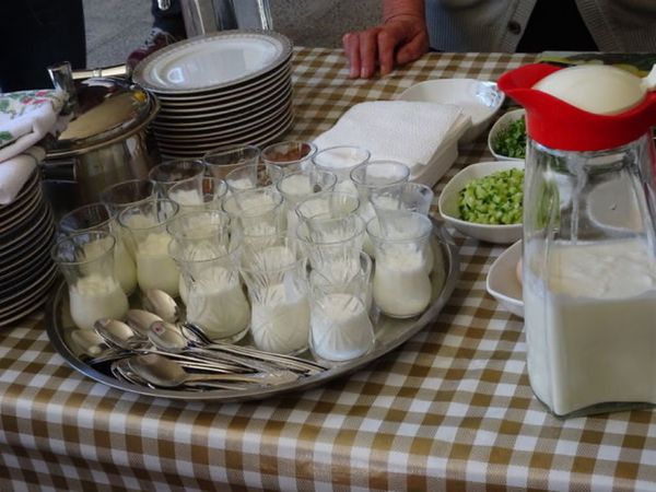 アゼルバイジャン・バクー「バクー(アゼルバイジャン)」の写真:1枚目はカスピ海ヨーグルトで、アゼルバイ...