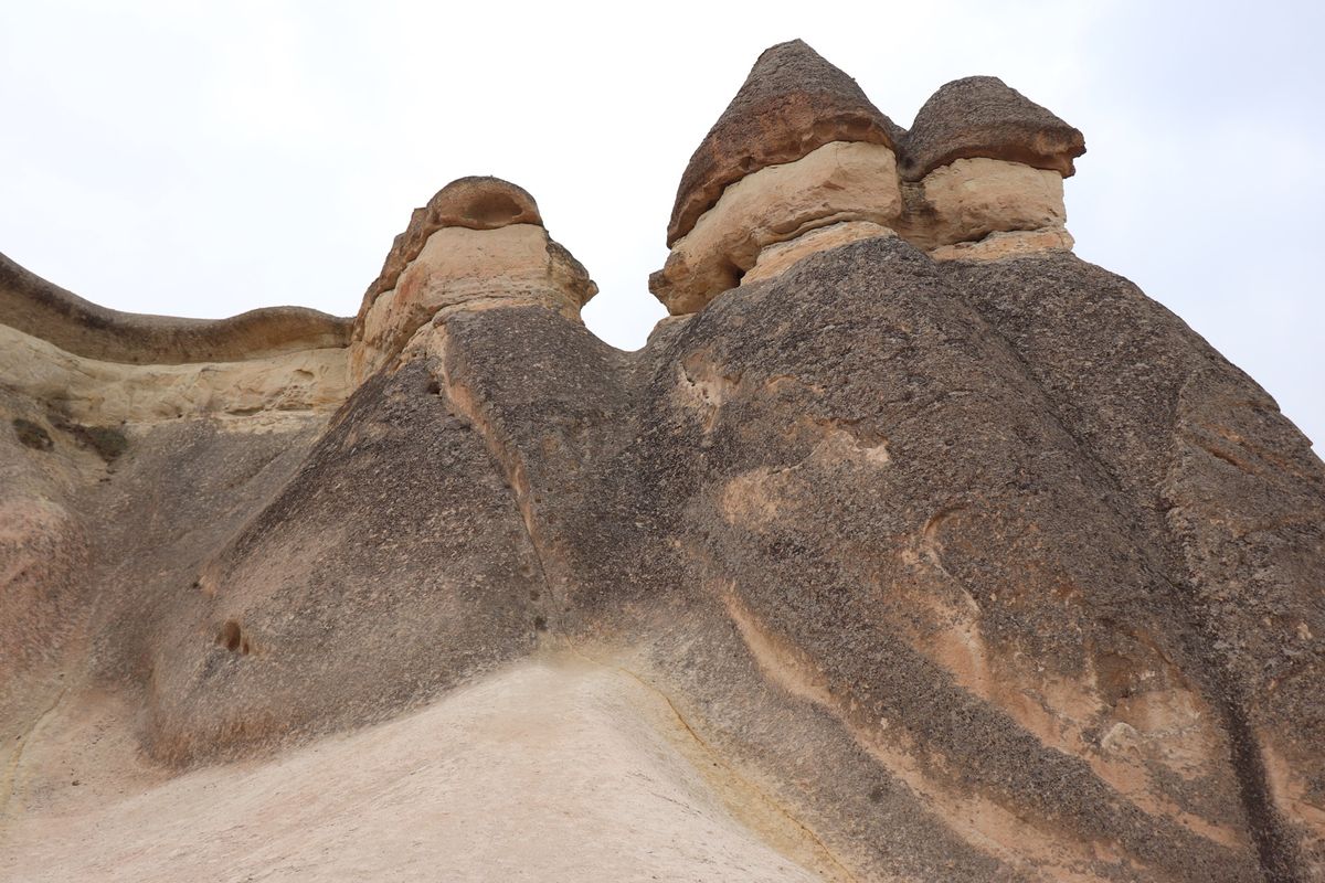 
カイマクル地下都市とギョレメ国立公園
ラクダ岩とキノコ岩

カッパドキア...