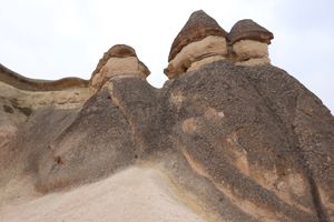 
カイマクル地下都市とギョレメ国立公園
ラクダ岩とキノコ岩

カッパドキア...