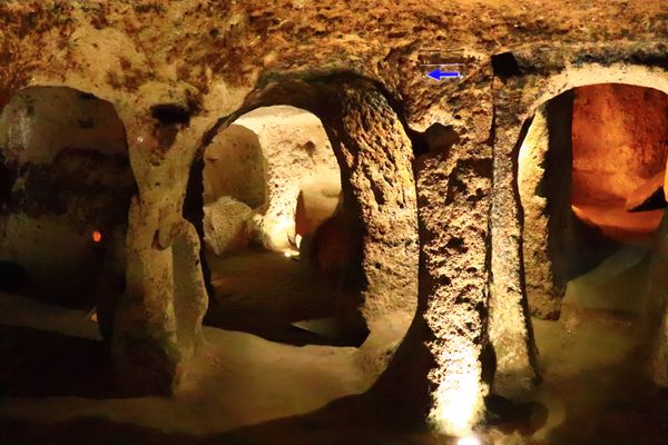 トルコ・イスタンブール「念願の地-トルコ」の写真：
カイマクル地下都市とギョレメ国立公園
...