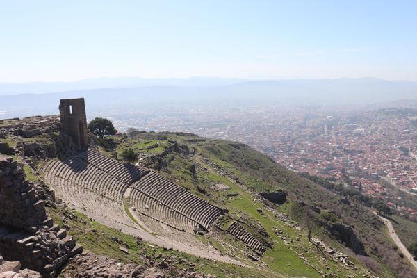 トルコ・イスタンブール「念願の地-トルコ」の写真：
ペルガモン遺跡

もういちど知識をいれ...