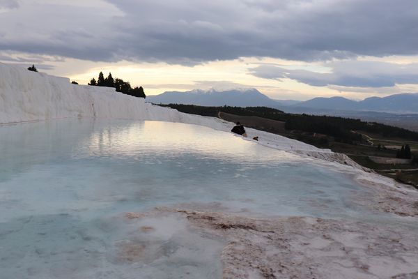 トルコ・イスタンブール「念願の地-トルコ」の写真：
パムッカレ

朝に行ったから人は多くな...