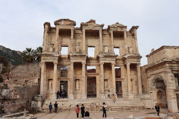トルコ・イスタンブール「念願の地-トルコ」の写真：
エフェソス

ツアーならではのガイドさ...