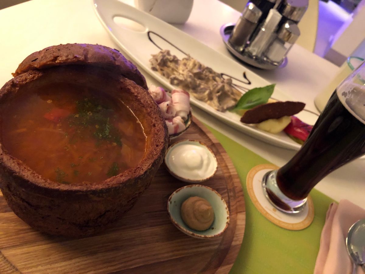 海岸通りにはカップルと家族連れがいっぱい。
海岸通りにある遊園地🎡
夕食は...