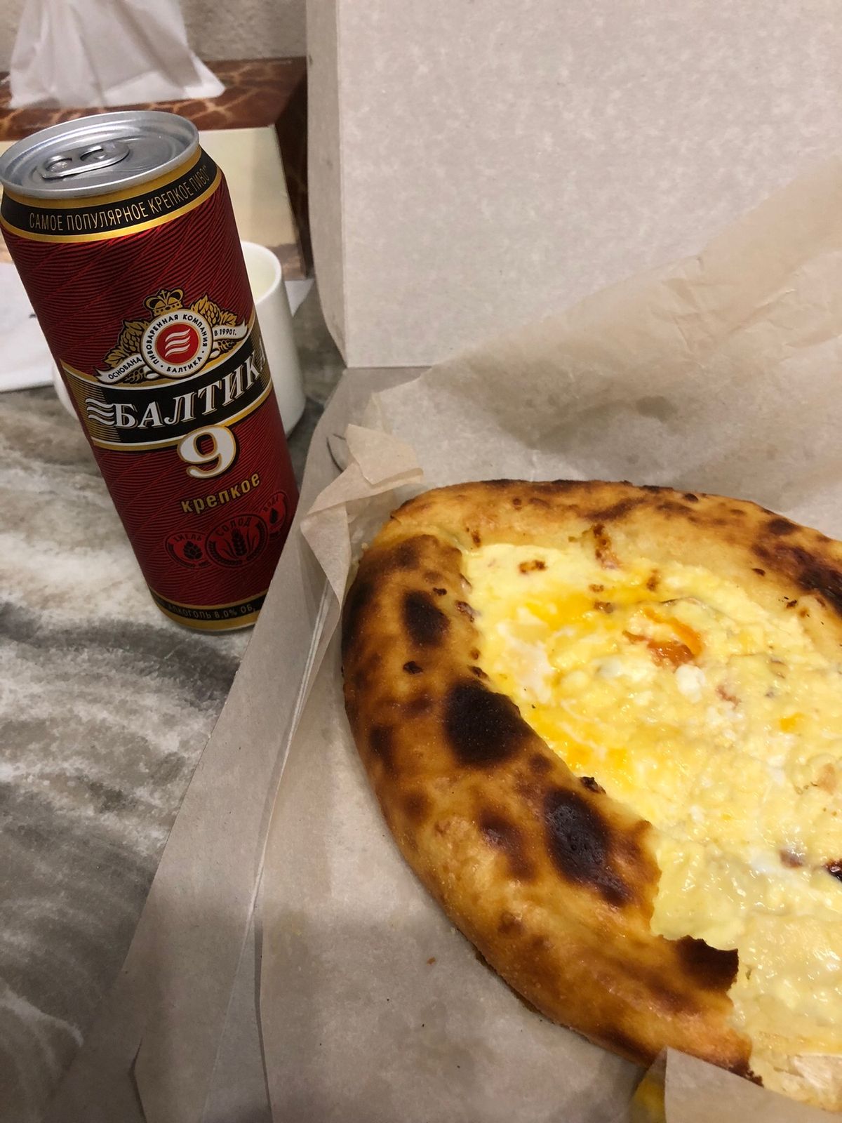 ホテルで飼ってる猫ちゃん🐈🐈‍⬛
ホテルに戻って、晩酌に夕食で食べ切れなく...