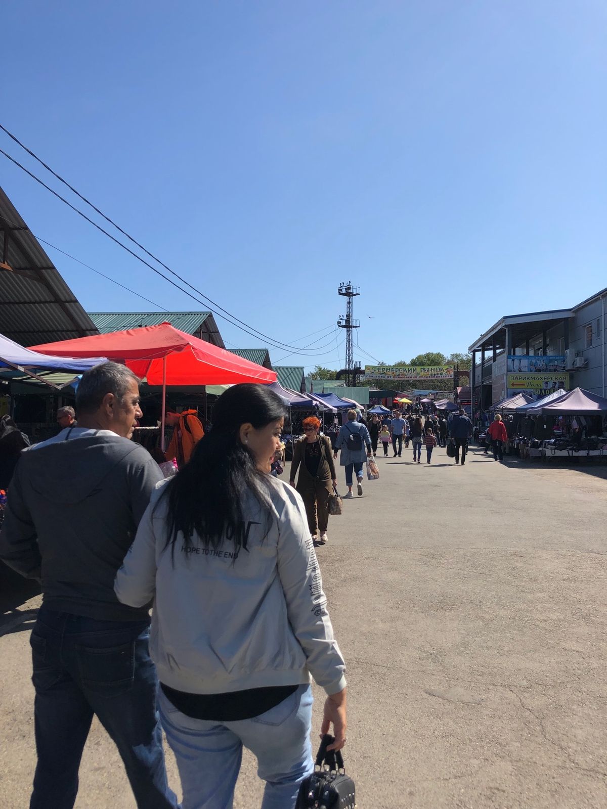 キタイスキー市場を散策。