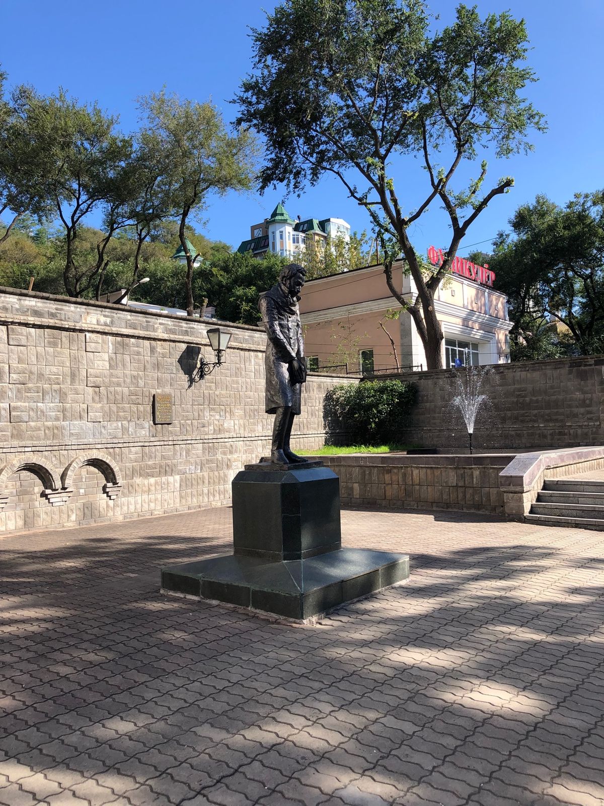 アンドレイ教会⛪️→潜水艦C-56博物館→ウスペーニア教会⛪️→ケーブルカ...