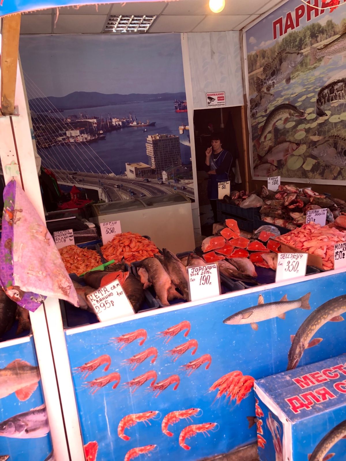 キタイスキー市場を散策。