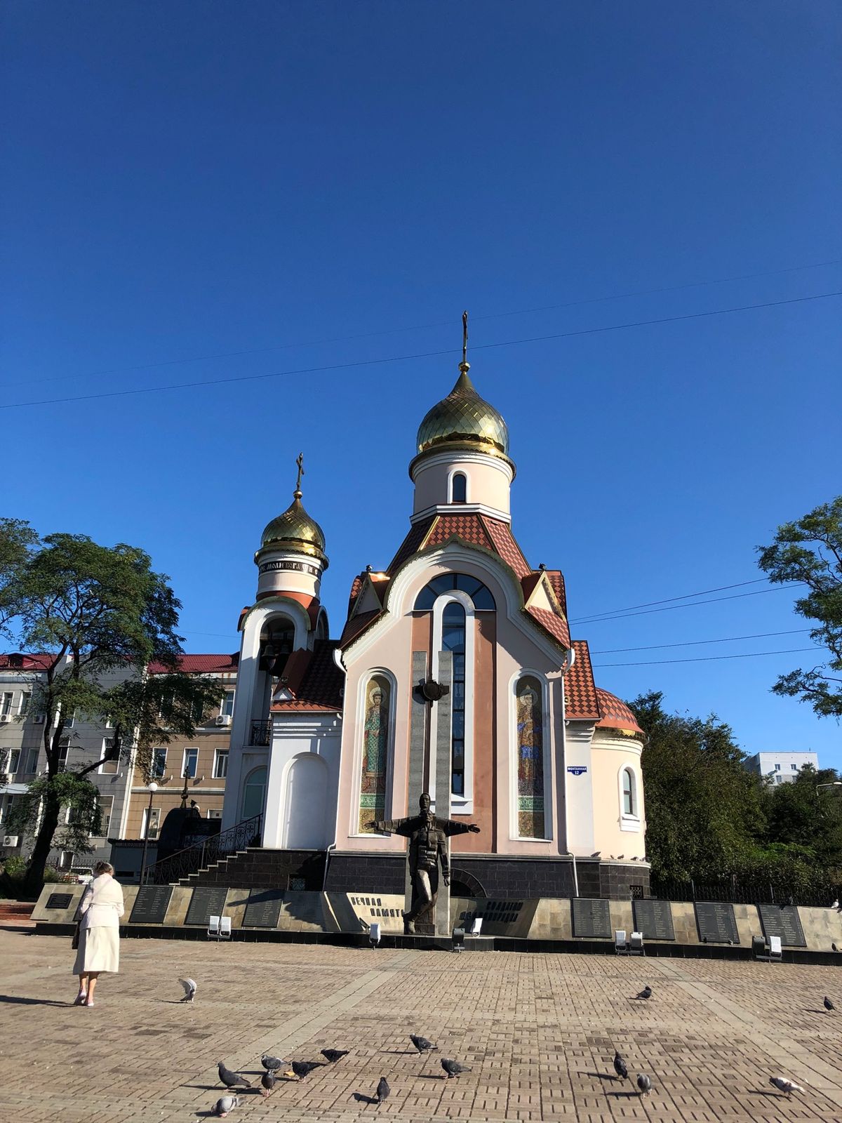 3日目朝から散策。姉妹都市公園→イゴリチェルニゴフスカバ教会⛪️→スポーツ...