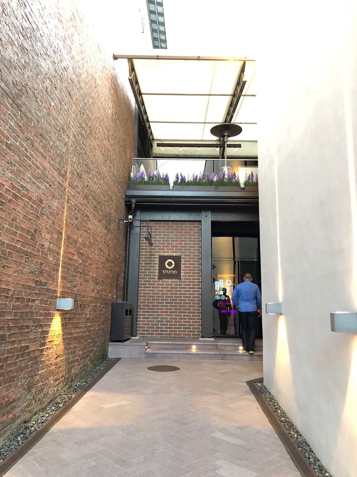 海岸通りにはカップルと家族連れがいっぱい。
海岸通りにある遊園地🎡
夕食は...