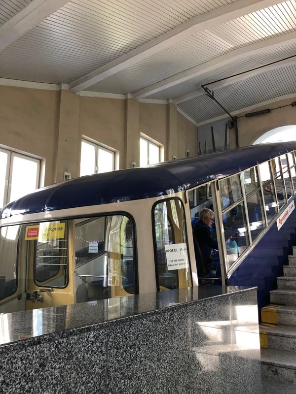 ロシア連邦・ウラジオストク「ウラジオストク の旅」の写真：ケーブルカーに乗って、鷲の巣展望台へ。