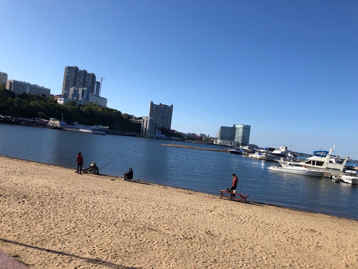 3日目朝から散策。姉妹都市公園→イゴリチェルニゴフスカバ教会⛪️→スポーツ...