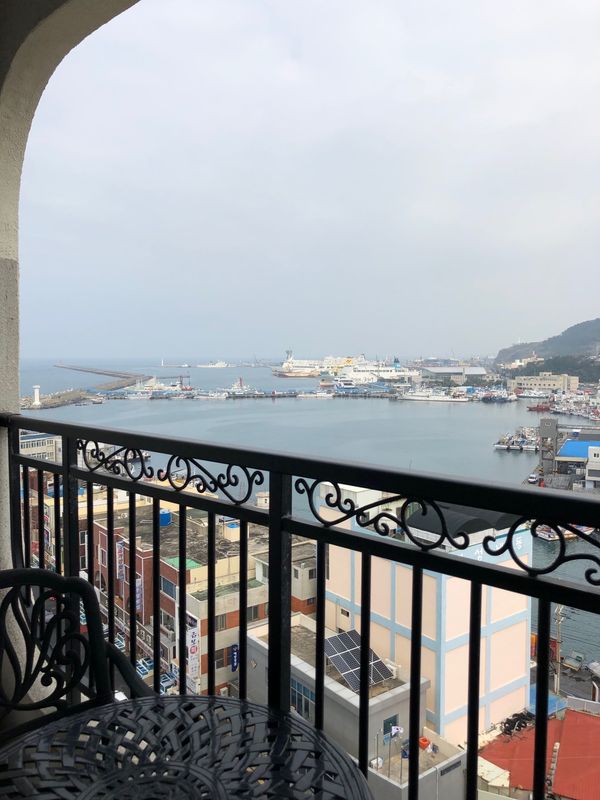 大韓民国 (韓国)・済州島「2019年海外旅行初めin제주도(済州島)」の写真：済州市内のホテルでお部屋はハーバービュー...