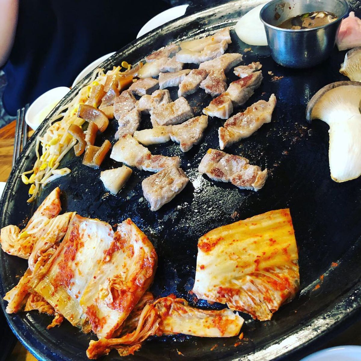 韓国仲間に紹介してもらった、地元の韓国女子とランチで제주흑돼지전문점(済州...