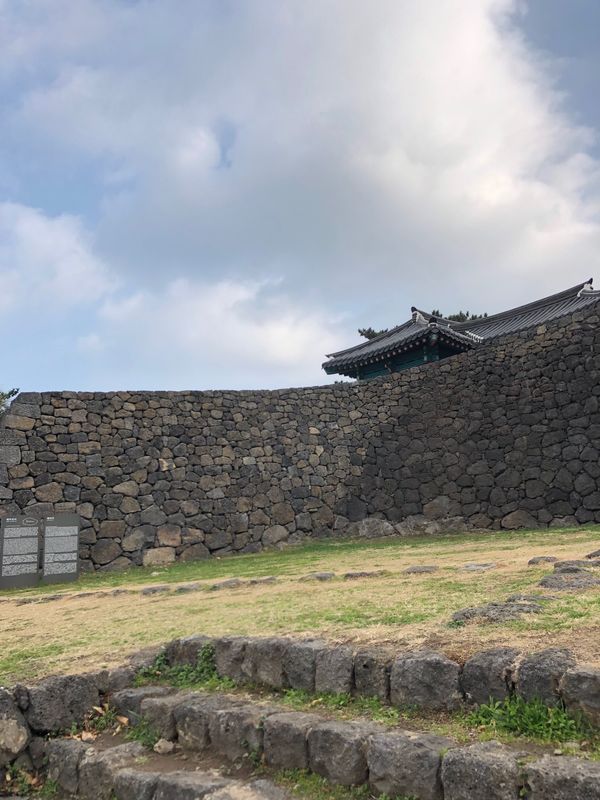 大韓民国 (韓国)・済州島「2019年海外旅行初めin제주도(済州島)」の写真：제주성지(済州城址)