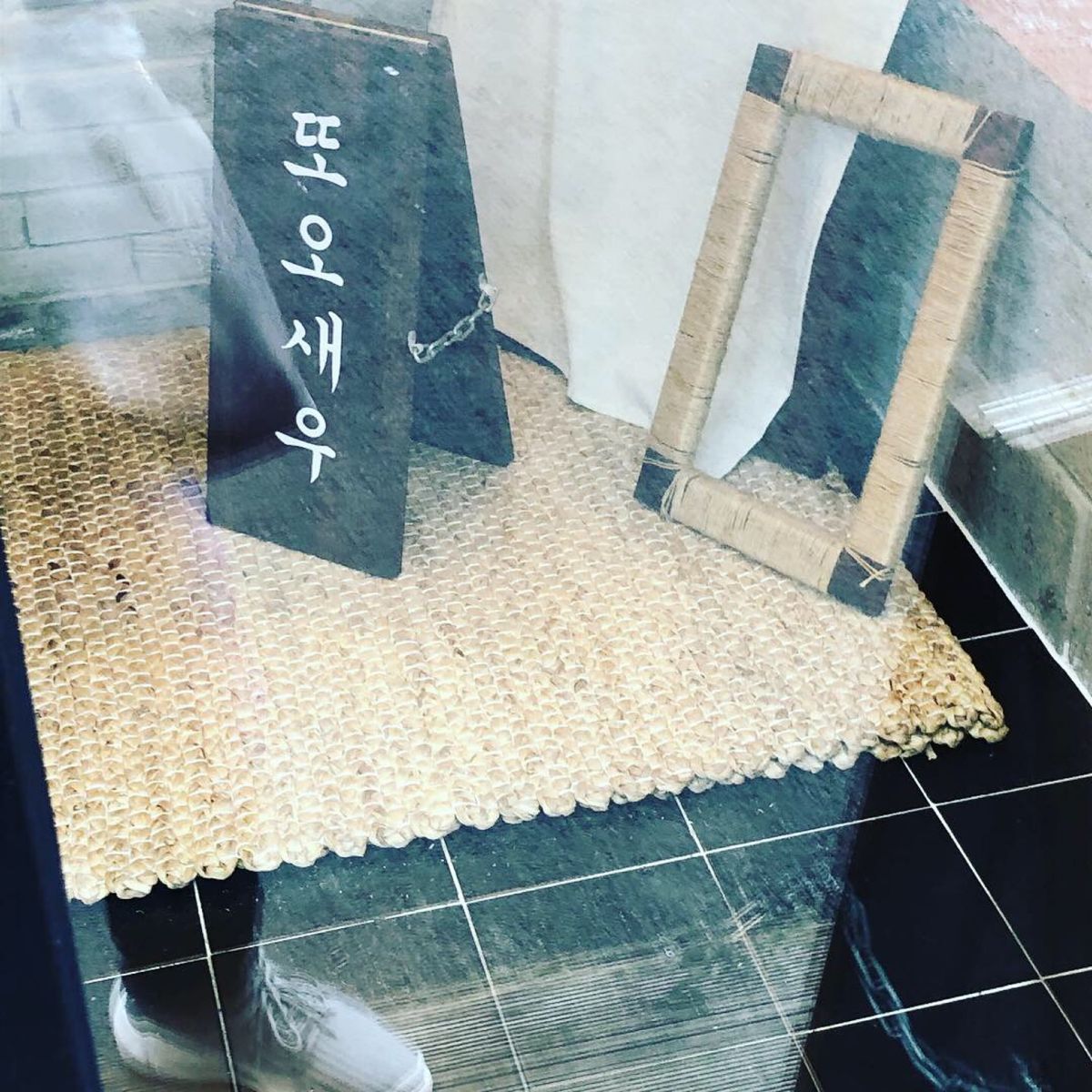 最終日の朝食はテイクアウト専門店で딱새우김밥(エビ海苔巻き)を購入。