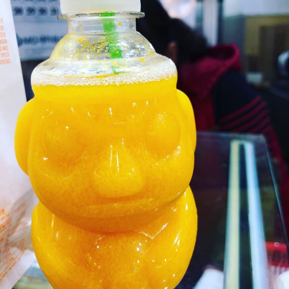 東門市場でハルラボンジュースとトルハルバン人形焼きを食べ歩き。