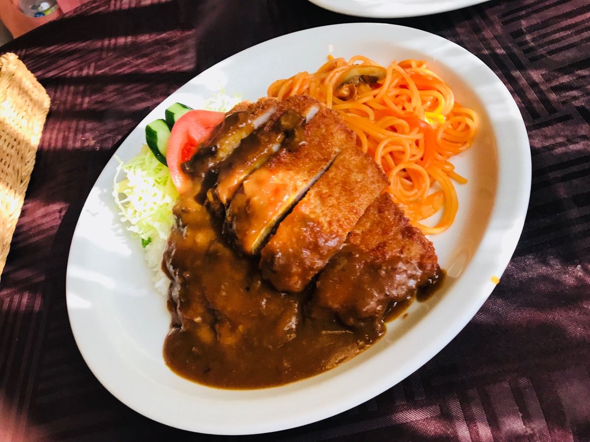 ランタンが綺麗でした。そして念願のツル茶んのトルコライスとミルクセーキ。