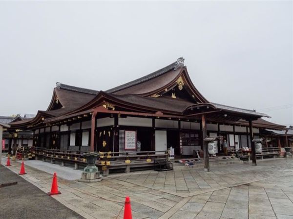 日本・京都「世界遺産「古都京都の文化財:東寺(教王護国寺)」」の写真:1枚目は御影堂(大師堂)、2枚目は南大門...