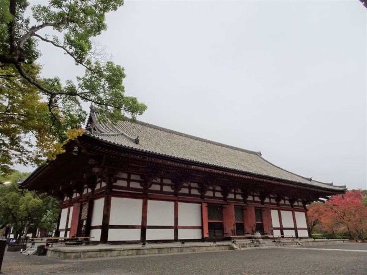 1枚目は御影堂(大師堂)、2枚目は南大門、3枚目は講堂、4枚目は五重塔です📷