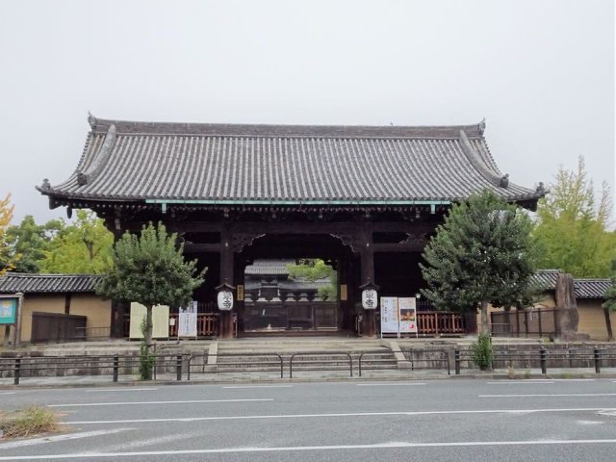 1枚目は御影堂(大師堂)、2枚目は南大門、3枚目は講堂、4枚目は五重塔です📷