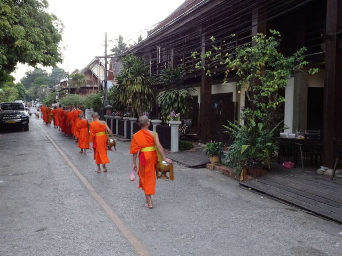 1枚目はルアンパバーン国立博物館のパバーン像安置祠、2枚目はワット・シェン...