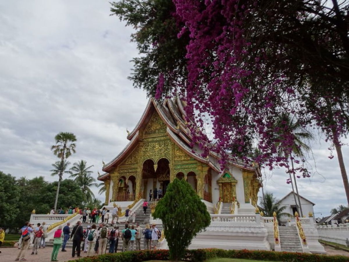 1枚目はルアンパバーン国立博物館のパバーン像安置祠、2枚目はワット・シェン...